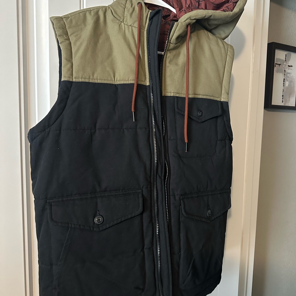Men's Hooded Moon Shine Vest in Black and Olive